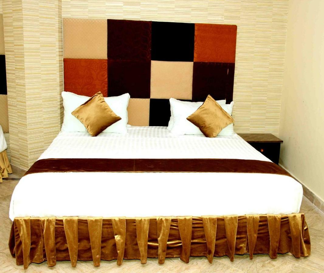 Premier Inn Gulberg Lahore Luaran gambar