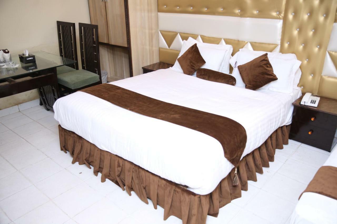Premier Inn Gulberg Lahore Luaran gambar